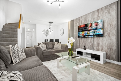 Charming 2-Bedroom Home with Garden & Driveway Parking