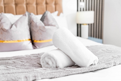 Stylish Chinatown Two Bedrooms Apartment - Secure Parking - Balcony