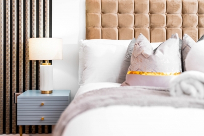 Stylish Chinatown Two Bedrooms Apartment - Secure Parking - Balcony