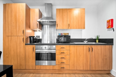 Stylish Chinatown Two Bedrooms Apartment - Secure Parking - Balcony
