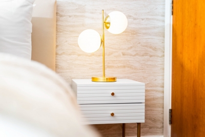 Stylish Chinatown Two Bedrooms Apartment - Secure Parking - Balcony