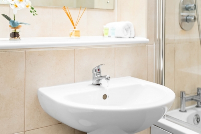 Stylish Chinatown Two Bedrooms Apartment - Secure Parking - Balcony