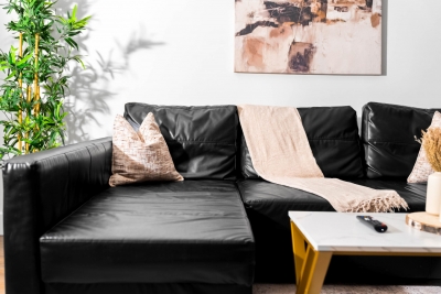 Stylish Chinatown Two Bedrooms Apartment - Secure Parking - Balcony