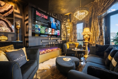 Spacious 2 Bed Apartment with Parking, Balcony & Private Bar Area - Bedroom TV