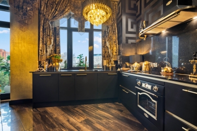 Spacious 2 Bed Apartment with Parking, Balcony & Private Bar Area - Bedroom TV