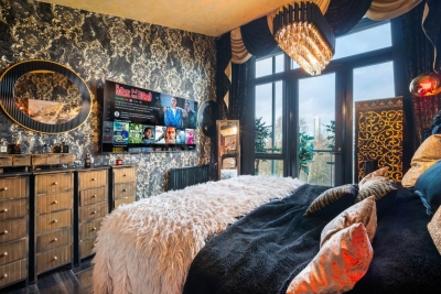 Spacious 2 Bed Apartment with Parking, Balcony & Private Bar Area - Bedroom TV