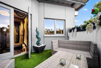 Spacious 2 Bed Apartment with Parking, Balcony & Private Bar Area - Bedroom TV