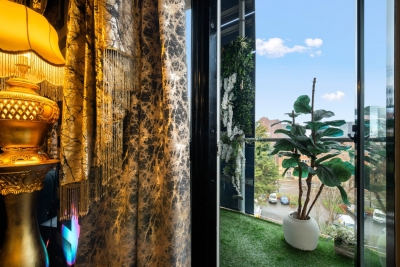 Spacious 2 Bed Apartment with Parking, Balcony & Private Bar Area - Bedroom TV