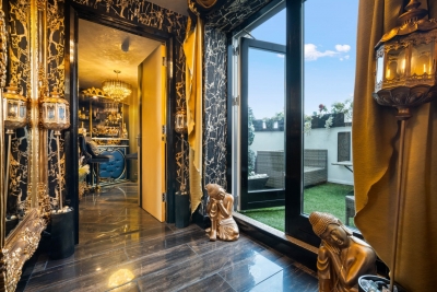 Spacious 2 Bed Apartment with Parking, Balcony & Private Bar Area - Bedroom TV