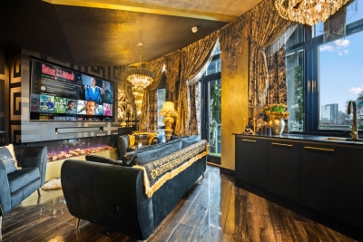 Spacious 2 Bed Apartment with Parking, Balcony & Private Bar Area - Bedroom TV