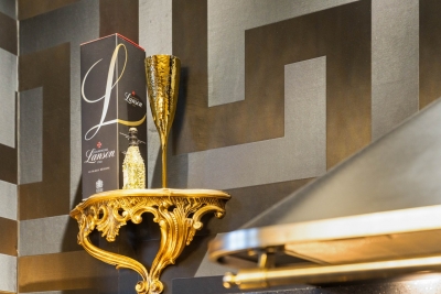 Spacious 2 Bed Apartment with Parking, Balcony & Private Bar Area - Bedroom TV