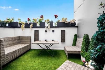 Spacious 2 Bed Apartment with Parking, Balcony & Private Bar Area - Bedroom TV