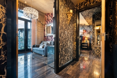 Spacious 2 Bed Apartment with Parking, Balcony & Private Bar Area - Bedroom TV