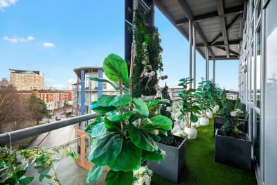 Spacious 2 Bed Apartment with Parking, Balcony & Private Bar Area - Bedroom TV