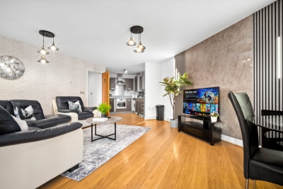 City Centre Apartment - Balcony - On Street Parking - Smart Tv & Neflix