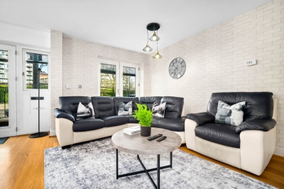 City Centre Apartment - Balcony - On Street Parking - Smart Tv & Neflix
