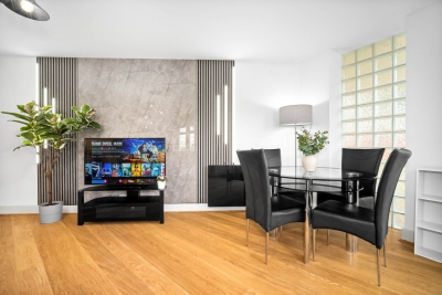 City Centre Apartment - Balcony - On Street Parking - Smart Tv & Neflix