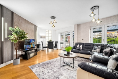 City Centre Apartment - Balcony - On Street Parking - Smart Tv & Neflix