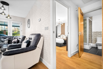 City Centre Apartment - Balcony - On Street Parking - Smart Tv & Neflix