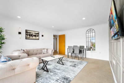 Stylish Two Bedroom Apartment - City Centre - Netflix
