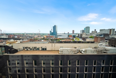 Luxe Two Bed Apartment - City Centre - Balcony & Parking