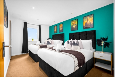 Luxe Two Bed Apartment - City Centre - Balcony & Parking