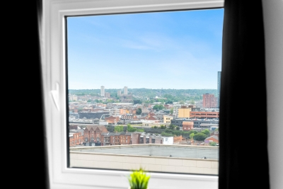Luxe Two Bed Apartment - City Centre - Balcony & Parking