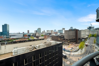 Luxe Two Bed Apartment - City Centre - Balcony & Parking