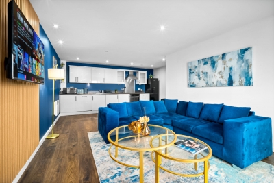 Luxe Two Bed Apartment - City Centre - Balcony & Parking