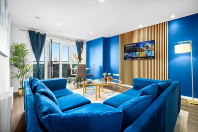 Luxe Two Bed Apartment - City Centre - Balcony & Parking