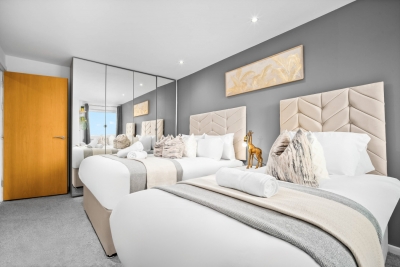 Luxe Two Bed Apartment - City Centre - Balcony & Parking