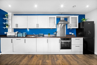 Luxe Two Bed Apartment - City Centre - Balcony & Parking