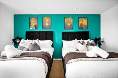 Luxe Two Bed Apartment - City Centre - Balcony & Parking