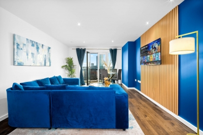 Luxe Two Bed Apartment - City Centre - Balcony & Parking