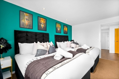 Luxe Two Bed Apartment - City Centre - Balcony & Parking