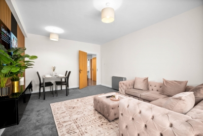 Luxury Apartment - Sleeps 4 - City Centre - Parking