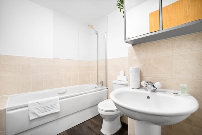 Luxury Apartment - Sleeps 4 - City Centre - Parking