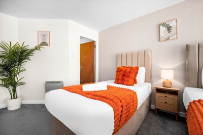 Luxury Apartment - Sleeps 4 - City Centre - Parking
