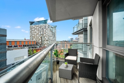 Luxe Apartment - City Centre - Balcony & Parking