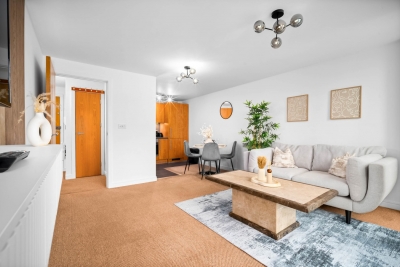 Luxe Apartment - City Centre - Balcony & Parking