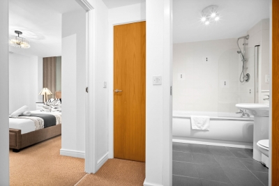 Luxe Apartment - City Centre - Balcony & Parking