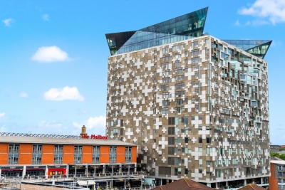 Luxe Apartment - City Centre - Balcony & Parking