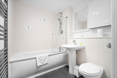Luxe Apartment - City Centre - Balcony & Parking