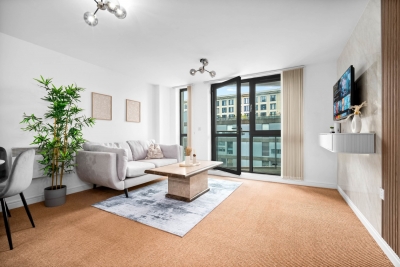Luxe Apartment - City Centre - Balcony & Parking