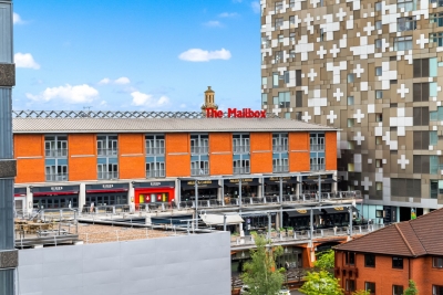 Luxe Apartment - City Centre - Balcony & Parking