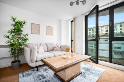Luxe Apartment - City Centre - Balcony & Parking