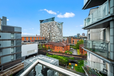 Luxe Apartment - City Centre - Balcony & Parking