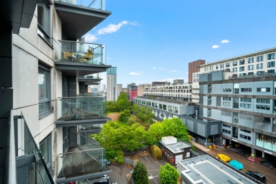 Luxe Apartment - City Centre - Balcony & Parking