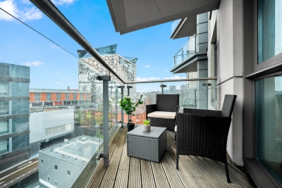 Luxe Apartment - City Centre - Balcony & Parking