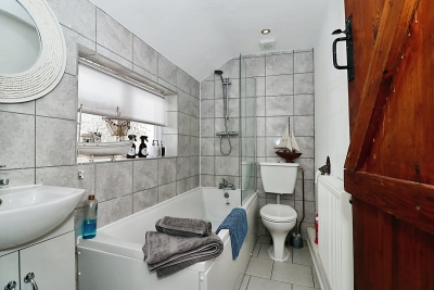 2 Bed cottage beautiful setting walk to Ironbridge